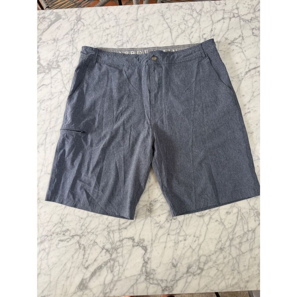 Abbot + Main Shorts Mens 38
Lightweight Golf Casual Summer
Flat Front Pockets